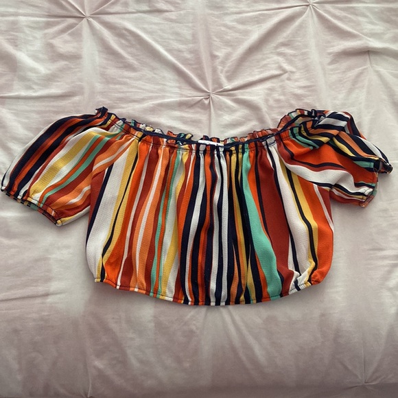 Matching 2 piece set. Crop top and shorts - Picture 3 of 4